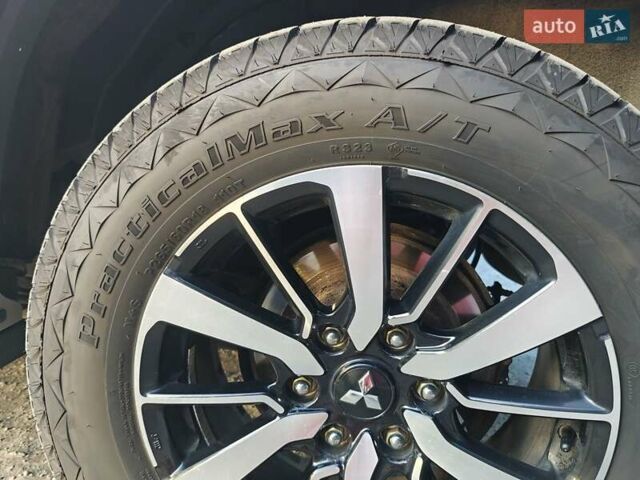 Серый Мицубиси Паджеро Спорт, объемом двигателя 2.44 л и пробегом 197 тыс. км за 26700 $, фото 2 на Automoto.ua