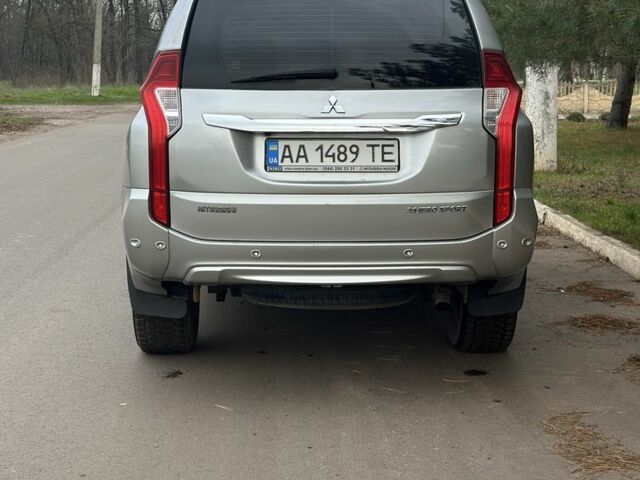Серый Мицубиси Паджеро Спорт, объемом двигателя 2.4 л и пробегом 270 тыс. км за 19999 $, фото 3 на Automoto.ua