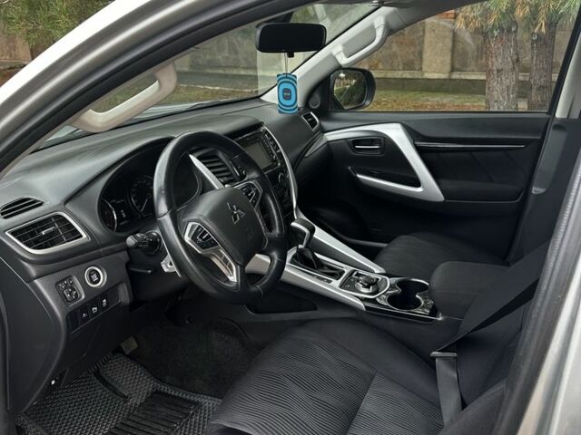 Серый Мицубиси Паджеро Спорт, объемом двигателя 2.4 л и пробегом 270 тыс. км за 19999 $, фото 6 на Automoto.ua