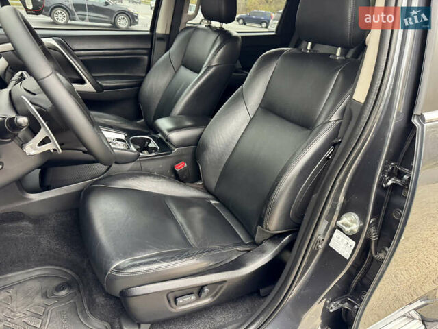 Серый Мицубиси Паджеро Спорт, объемом двигателя 2.44 л и пробегом 117 тыс. км за 33000 $, фото 6 на Automoto.ua