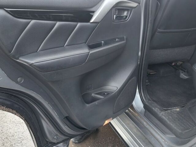 Сірий Міцубісі Паджеро Спорт, об'ємом двигуна 2.4 л та пробігом 129 тис. км за 28600 $, фото 6 на Automoto.ua