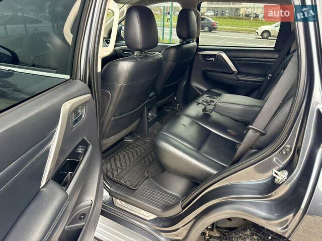 Серый Мицубиси Паджеро Спорт, объемом двигателя 2.44 л и пробегом 117 тыс. км за 33000 $, фото 14 на Automoto.ua