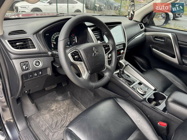 Серый Мицубиси Паджеро Спорт, объемом двигателя 2.44 л и пробегом 117 тыс. км за 33000 $, фото 5 на Automoto.ua