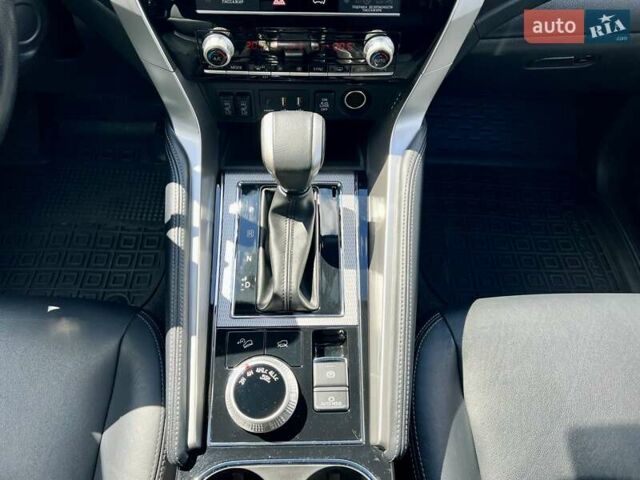 Серый Мицубиси Паджеро Спорт, объемом двигателя 2.44 л и пробегом 50 тыс. км за 36900 $, фото 58 на Automoto.ua