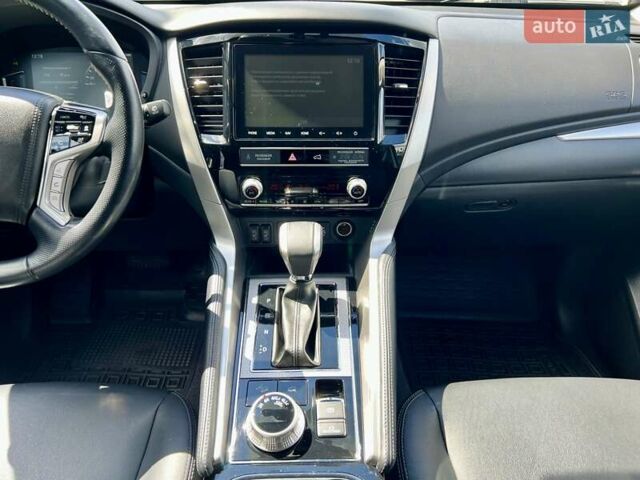 Серый Мицубиси Паджеро Спорт, объемом двигателя 2.44 л и пробегом 50 тыс. км за 36900 $, фото 57 на Automoto.ua