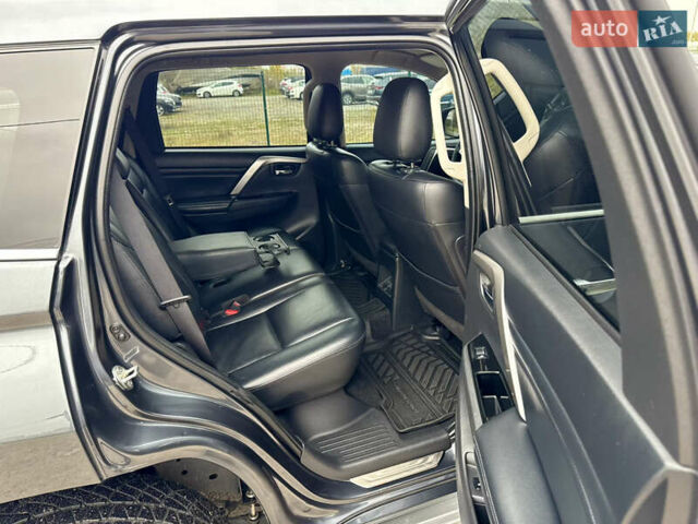 Серый Мицубиси Паджеро Спорт, объемом двигателя 2.44 л и пробегом 117 тыс. км за 33000 $, фото 16 на Automoto.ua