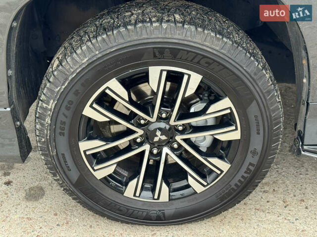 Серый Мицубиси Паджеро Спорт, объемом двигателя 2.44 л и пробегом 117 тыс. км за 33000 $, фото 57 на Automoto.ua