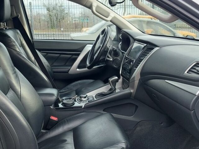 Сірий Міцубісі Паджеро Спорт, об'ємом двигуна 2.4 л та пробігом 129 тис. км за 28600 $, фото 5 на Automoto.ua