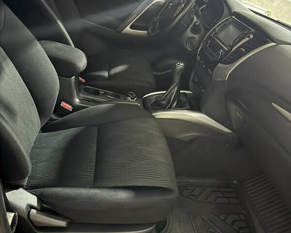 Серый Мицубиси Паджеро Спорт, объемом двигателя 2.4 л и пробегом 28 тыс. км за 30999 $, фото 5 на Automoto.ua