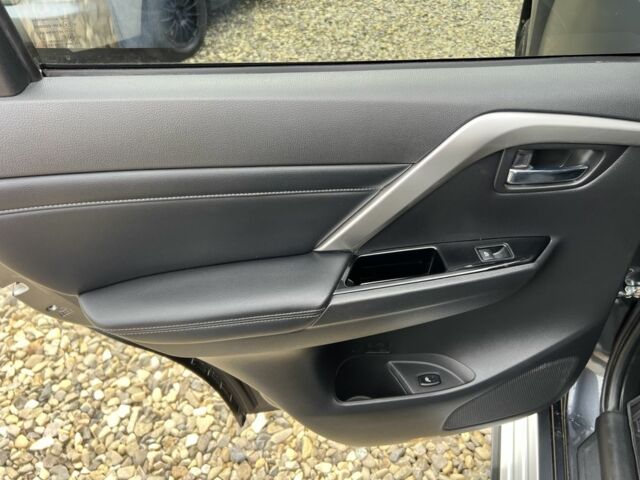 Серый Мицубиси Паджеро Спорт, объемом двигателя 4.2 л и пробегом 44 тыс. км за 34999 $, фото 16 на Automoto.ua