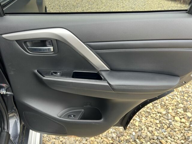 Серый Мицубиси Паджеро Спорт, объемом двигателя 4.2 л и пробегом 44 тыс. км за 34999 $, фото 18 на Automoto.ua