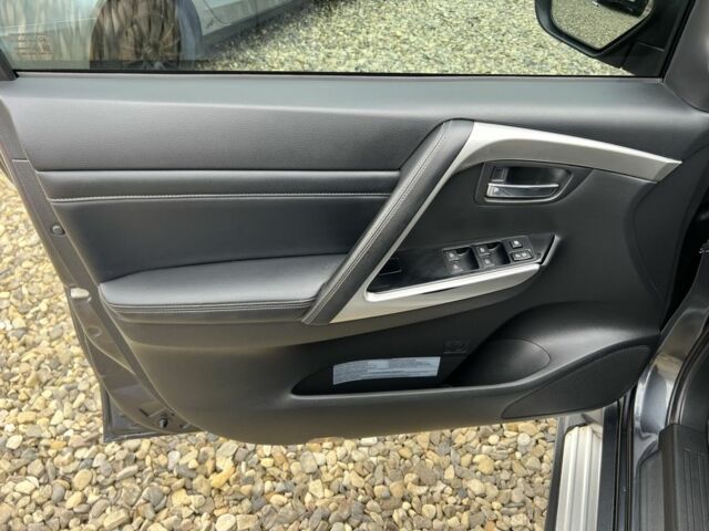 Серый Мицубиси Паджеро Спорт, объемом двигателя 4.2 л и пробегом 44 тыс. км за 34999 $, фото 6 на Automoto.ua