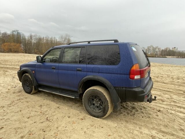 Синий Мицубиси Паджеро Спорт, объемом двигателя 2.5 л и пробегом 320 тыс. км за 4400 $, фото 2 на Automoto.ua