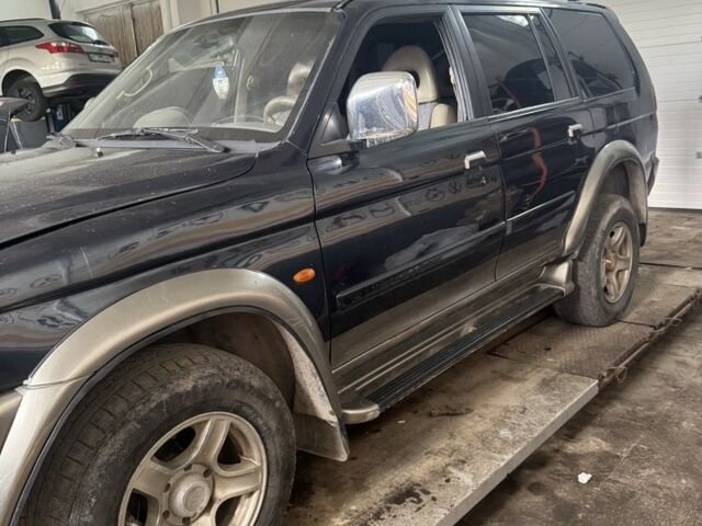 Синій Міцубісі Паджеро Спорт, об'ємом двигуна 3 л та пробігом 255 тис. км за 4800 $, фото 3 на Automoto.ua