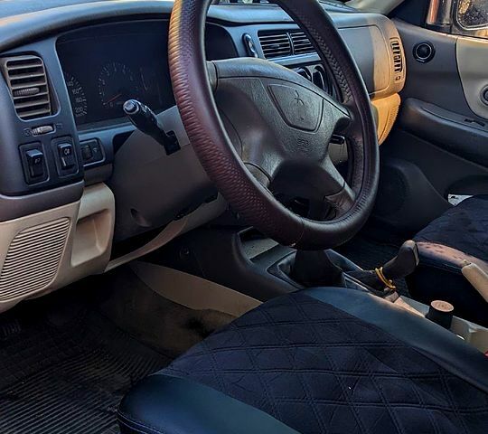 Синій Міцубісі Паджеро Спорт, об'ємом двигуна 3 л та пробігом 370 тис. км за 8000 $, фото 7 на Automoto.ua