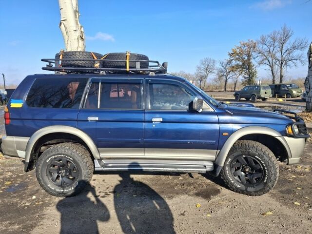 Синій Міцубісі Паджеро Спорт, об'ємом двигуна 2.5 л та пробігом 380 тис. км за 7999 $, фото 2 на Automoto.ua