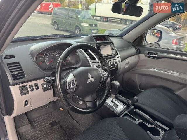Синій Міцубісі Паджеро Спорт, об'ємом двигуна 2.48 л та пробігом 168 тис. км за 19999 $, фото 15 на Automoto.ua