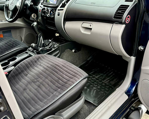 Синий Мицубиси Паджеро Спорт, объемом двигателя 2.48 л и пробегом 160 тыс. км за 14800 $, фото 4 на Automoto.ua