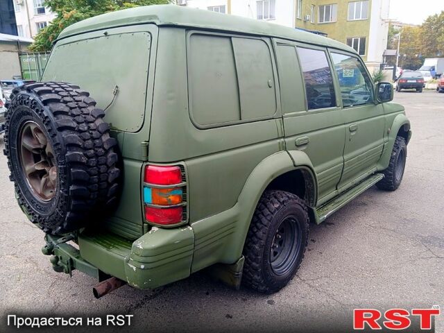 Зеленый Мицубиси Паджеро Спорт, объемом двигателя 2.9 л и пробегом 300 тыс. км за 2399 $, фото 2 на Automoto.ua
