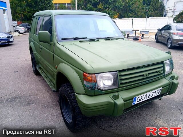 Зеленый Мицубиси Паджеро Спорт, объемом двигателя 2.9 л и пробегом 300 тыс. км за 2399 $, фото 1 на Automoto.ua