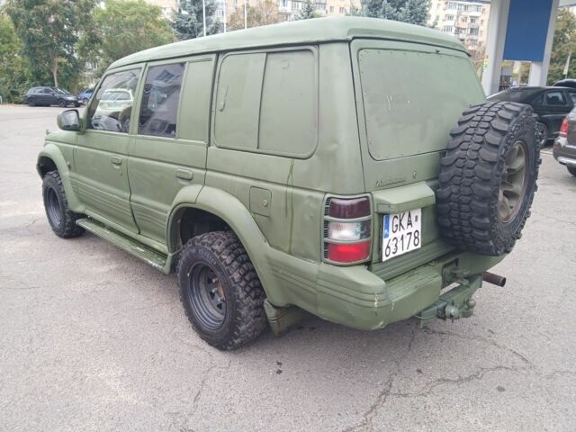 Зелений Міцубісі Паджеро Спорт, об'ємом двигуна 3 л та пробігом 300 тис. км за 2899 $, фото 2 на Automoto.ua