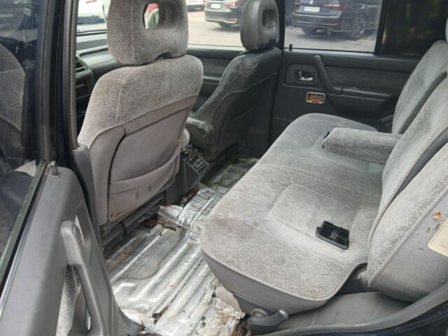 Зелений Міцубісі Паджеро Спорт, об'ємом двигуна 3 л та пробігом 300 тис. км за 2899 $, фото 12 на Automoto.ua