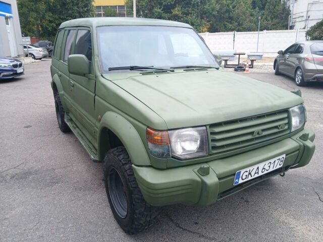 Зелений Міцубісі Паджеро Спорт, об'ємом двигуна 3 л та пробігом 300 тис. км за 2899 $, фото 5 на Automoto.ua