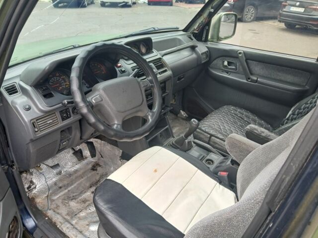 Зелений Міцубісі Паджеро Спорт, об'ємом двигуна 3 л та пробігом 300 тис. км за 2899 $, фото 11 на Automoto.ua