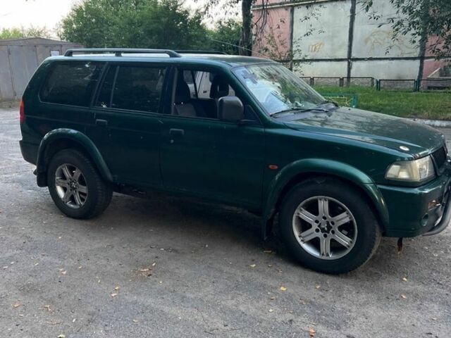 Зелений Міцубісі Паджеро Спорт, об'ємом двигуна 3 л та пробігом 304 тис. км за 4345 $, фото 5 на Automoto.ua
