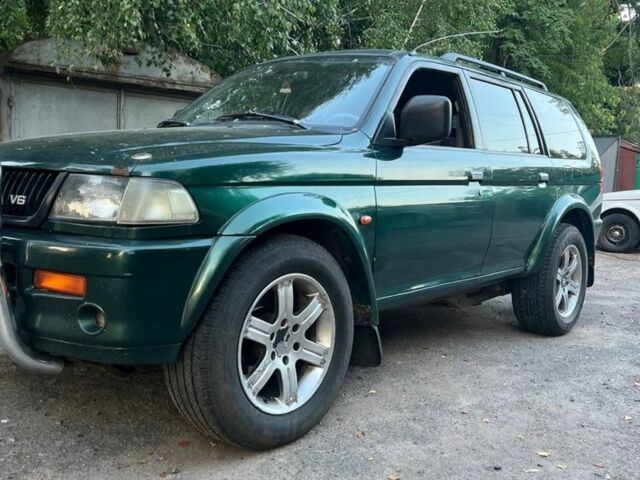 Зелений Міцубісі Паджеро Спорт, об'ємом двигуна 3 л та пробігом 304 тис. км за 4345 $, фото 7 на Automoto.ua