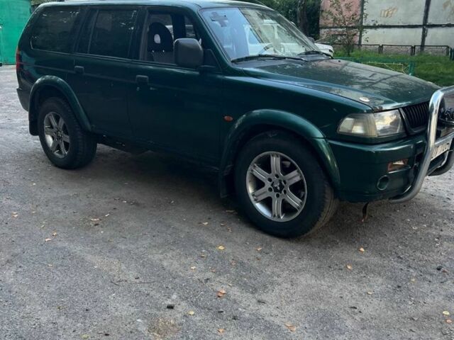 Зелений Міцубісі Паджеро Спорт, об'ємом двигуна 3 л та пробігом 304 тис. км за 4345 $, фото 4 на Automoto.ua