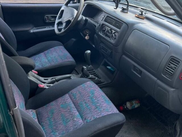 Зелений Міцубісі Паджеро Спорт, об'ємом двигуна 3 л та пробігом 304 тис. км за 4345 $, фото 3 на Automoto.ua