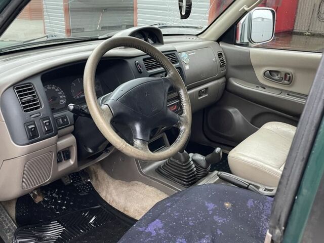 Зеленый Мицубиси Паджеро Спорт, объемом двигателя 2.5 л и пробегом 111 тыс. км за 3000 $, фото 6 на Automoto.ua