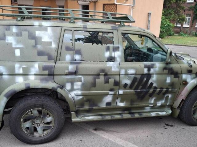 Зелений Міцубісі Паджеро Спорт, об'ємом двигуна 2.5 л та пробігом 250 тис. км за 5003 $, фото 10 на Automoto.ua