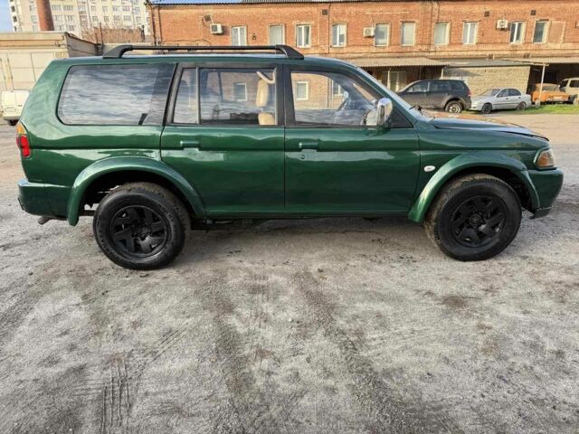 Зелений Міцубісі Паджеро Спорт, об'ємом двигуна 3 л та пробігом 289 тис. км за 2800 $, фото 4 на Automoto.ua