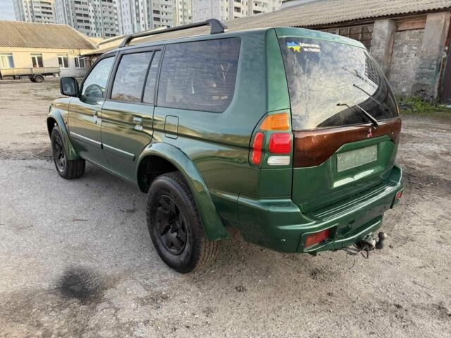 Зелений Міцубісі Паджеро Спорт, об'ємом двигуна 3 л та пробігом 289 тис. км за 2800 $, фото 2 на Automoto.ua