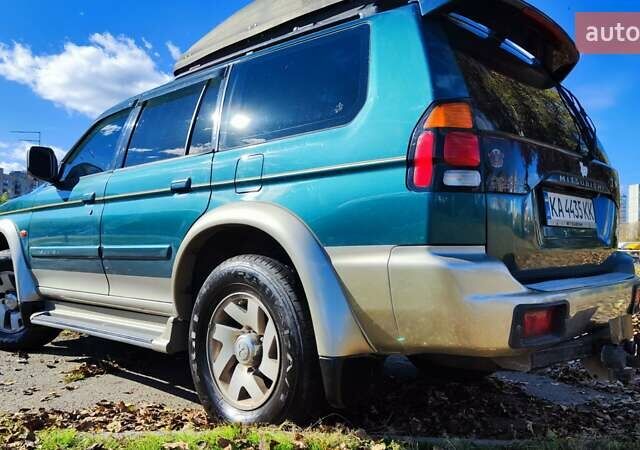 Зелений Міцубісі Паджеро Спорт, об'ємом двигуна 2.97 л та пробігом 230 тис. км за 7200 $, фото 2 на Automoto.ua