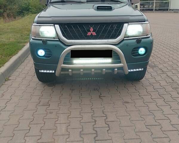 Зеленый Мицубиси Паджеро Спорт, объемом двигателя 0 л и пробегом 500 тыс. км за 7500 $, фото 3 на Automoto.ua