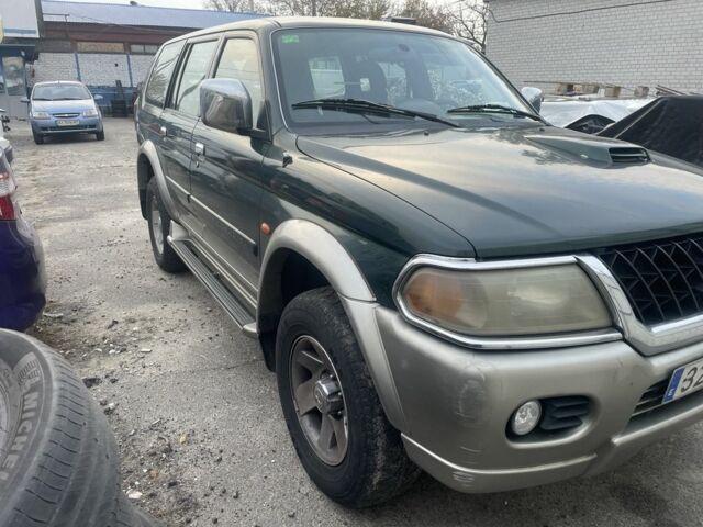 Зеленый Мицубиси Паджеро Спорт, объемом двигателя 2.5 л и пробегом 200 тыс. км за 4200 $, фото 1 на Automoto.ua