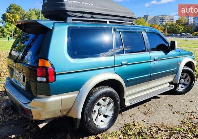 Зелений Міцубісі Паджеро Спорт, об'ємом двигуна 2.97 л та пробігом 230 тис. км за 7200 $, фото 3 на Automoto.ua