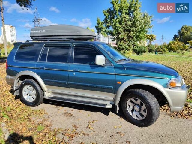 Зелений Міцубісі Паджеро Спорт, об'ємом двигуна 2.97 л та пробігом 230 тис. км за 7200 $, фото 4 на Automoto.ua