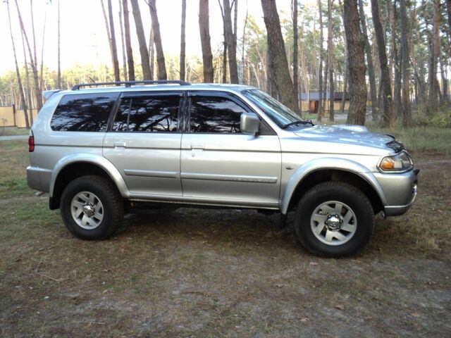 Зеленый Мицубиси Паджеро Спорт, объемом двигателя 2.5 л и пробегом 250 тыс. км за 9500 $, фото 3 на Automoto.ua