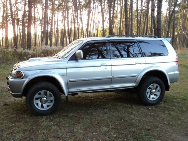 Зеленый Мицубиси Паджеро Спорт, объемом двигателя 2.5 л и пробегом 250 тыс. км за 9500 $, фото 1 на Automoto.ua