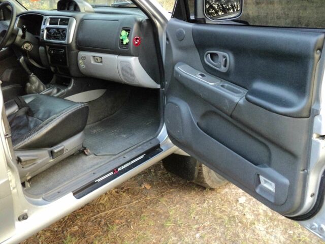 Зеленый Мицубиси Паджеро Спорт, объемом двигателя 2.5 л и пробегом 250 тыс. км за 9500 $, фото 6 на Automoto.ua