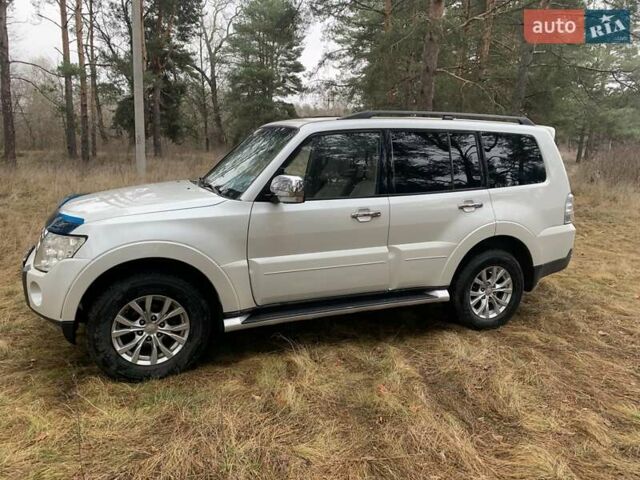 Белый Мицубиси Паджеро Вагон, объемом двигателя 2.97 л и пробегом 202 тыс. км за 12000 $, фото 1 на Automoto.ua
