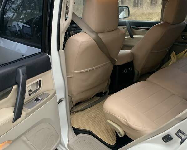 Белый Мицубиси Паджеро Вагон, объемом двигателя 2.97 л и пробегом 202 тыс. км за 12000 $, фото 7 на Automoto.ua