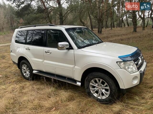 Белый Мицубиси Паджеро Вагон, объемом двигателя 2.97 л и пробегом 202 тыс. км за 12000 $, фото 3 на Automoto.ua