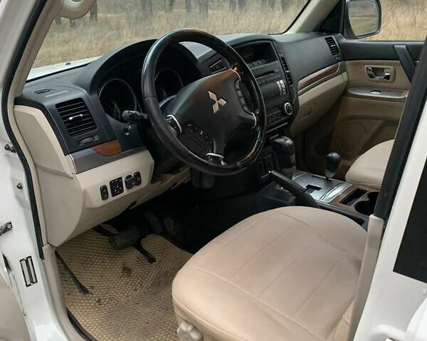 Белый Мицубиси Паджеро Вагон, объемом двигателя 2.97 л и пробегом 202 тыс. км за 12000 $, фото 8 на Automoto.ua