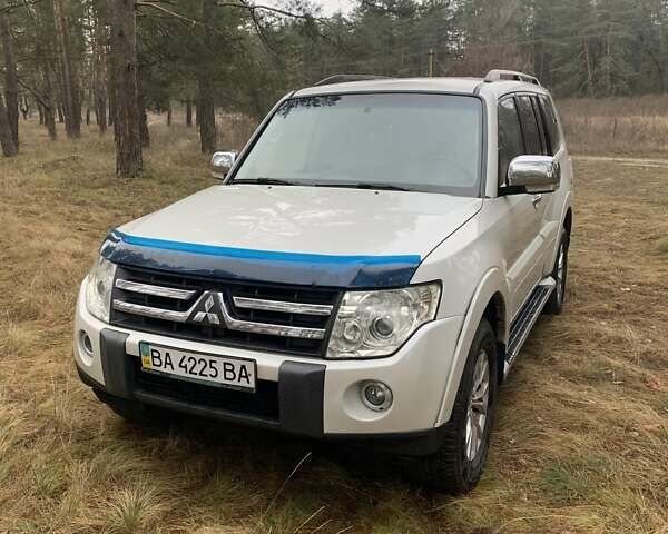 Белый Мицубиси Паджеро Вагон, объемом двигателя 2.97 л и пробегом 202 тыс. км за 12000 $, фото 2 на Automoto.ua