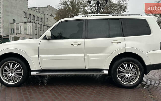 Белый Мицубиси Паджеро Вагон, объемом двигателя 3.2 л и пробегом 292 тыс. км за 12500 $, фото 17 на Automoto.ua